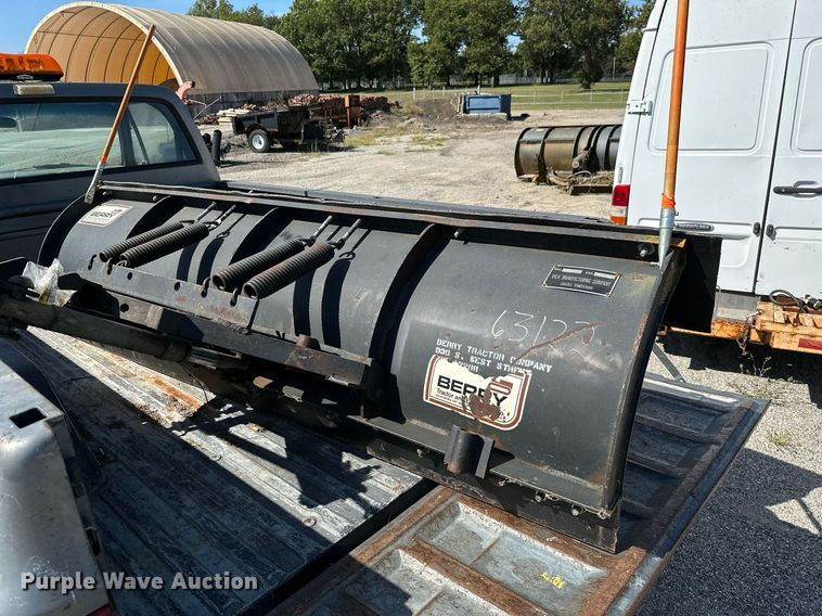 image for item NO9268 1986 GMC Sierra  pickup truck