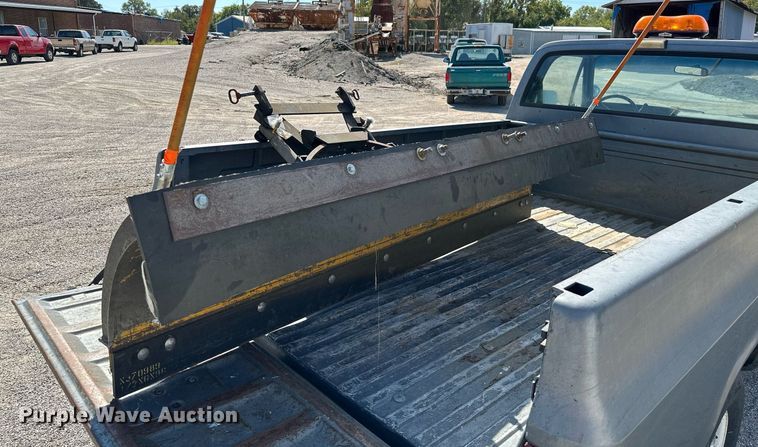 image for item NO9268 1986 GMC Sierra  pickup truck