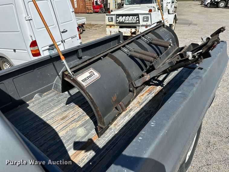 image for item NO9268 1986 GMC Sierra  pickup truck