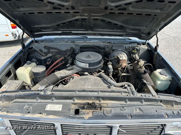 image for item NO9268 1986 GMC Sierra  pickup truck