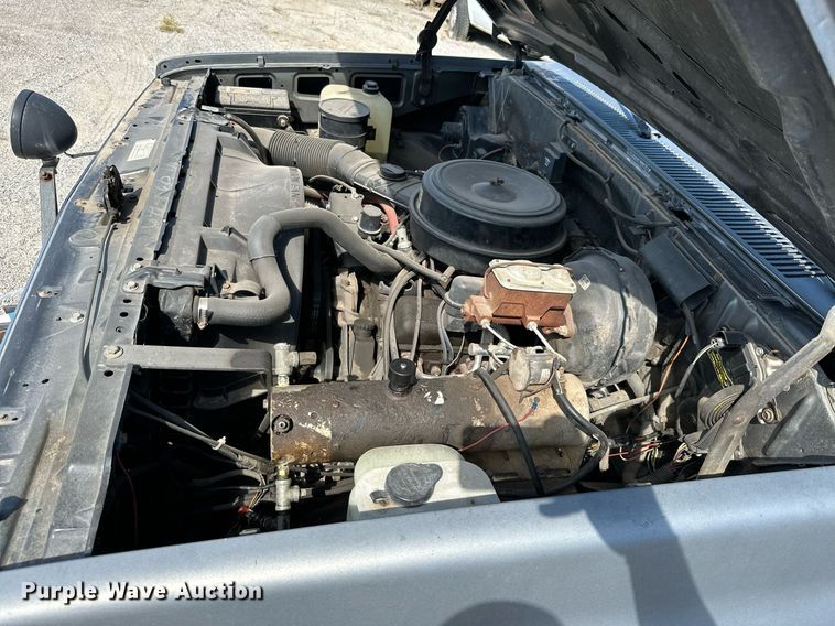 image for item NO9268 1986 GMC Sierra  pickup truck