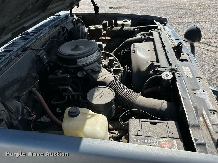 image for item NO9268 1986 GMC Sierra  pickup truck