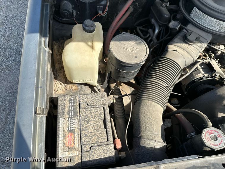 image for item NO9268 1986 GMC Sierra  pickup truck