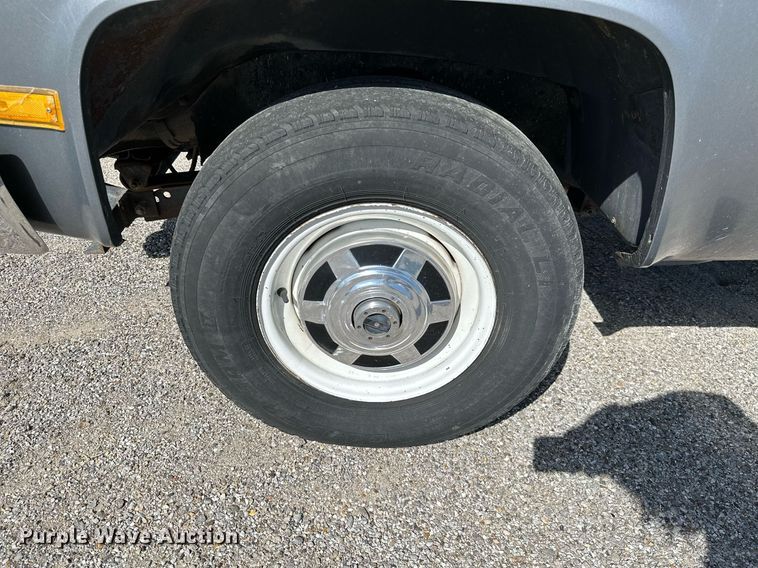 image for item NO9268 1986 GMC Sierra  pickup truck