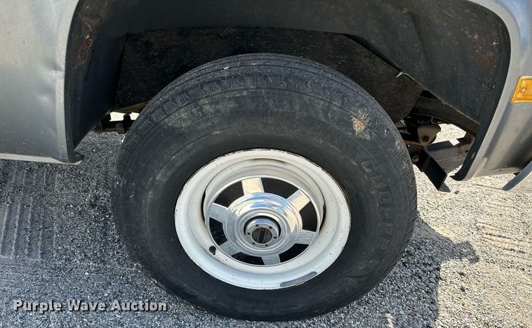 image for item NO9268 1986 GMC Sierra  pickup truck