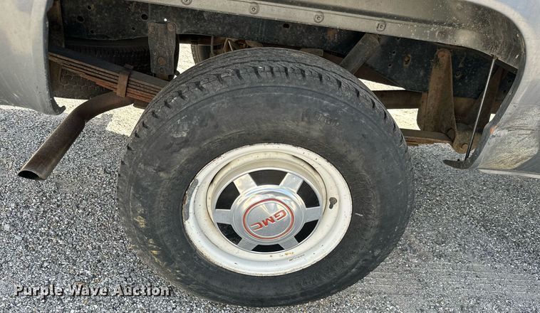 image for item NO9268 1986 GMC Sierra  pickup truck