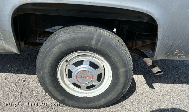 image for item NO9268 1986 GMC Sierra  pickup truck