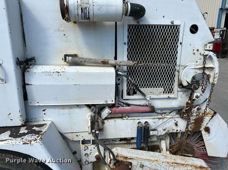image for item NO9269 1988 Mobil Sweeper  street sweeper truck