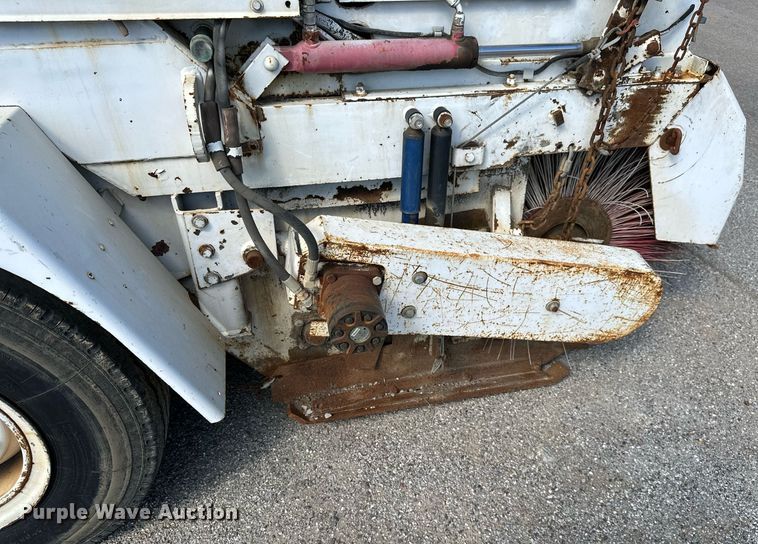 image for item NO9269 1988 Mobil Sweeper  street sweeper truck