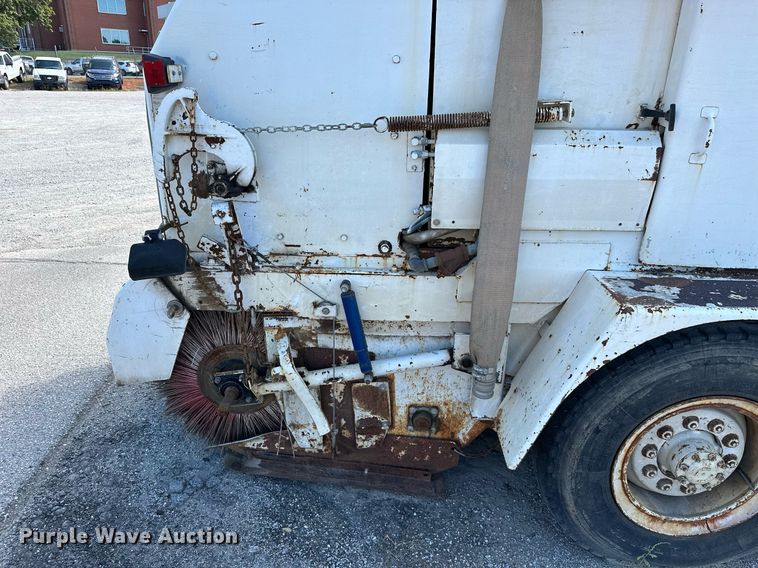 image for item NO9269 1988 Mobil Sweeper  street sweeper truck