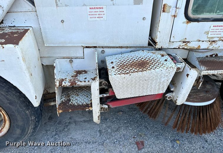 image for item NO9269 1988 Mobil Sweeper  street sweeper truck