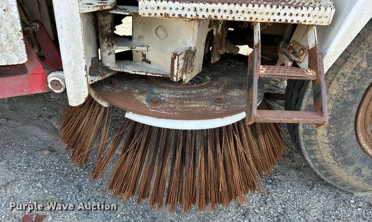 image for item NO9269 1988 Mobil Sweeper  street sweeper truck