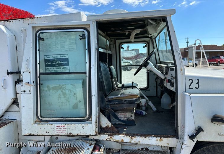 image for item NO9269 1988 Mobil Sweeper  street sweeper truck