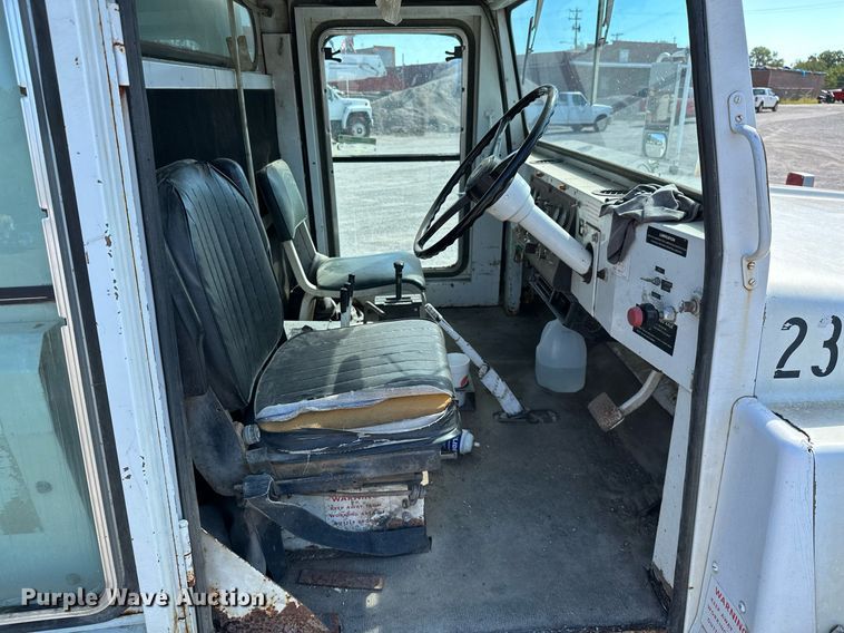 image for item NO9269 1988 Mobil Sweeper  street sweeper truck