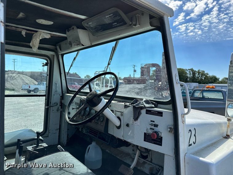 image for item NO9269 1988 Mobil Sweeper  street sweeper truck