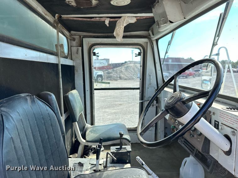 image for item NO9269 1988 Mobil Sweeper  street sweeper truck