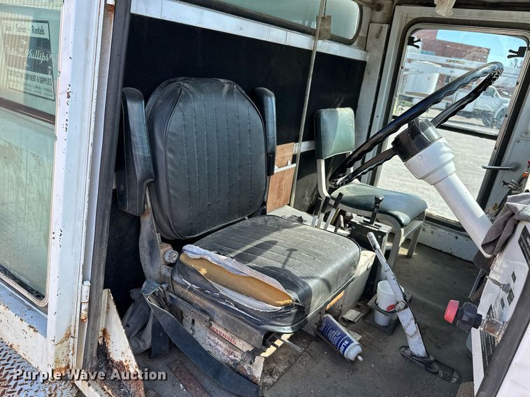 image for item NO9269 1988 Mobil Sweeper  street sweeper truck