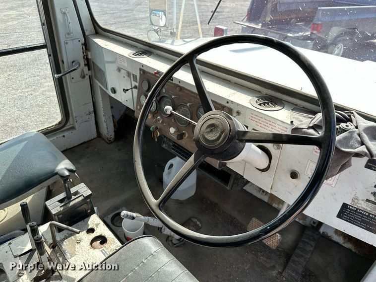 image for item NO9269 1988 Mobil Sweeper  street sweeper truck