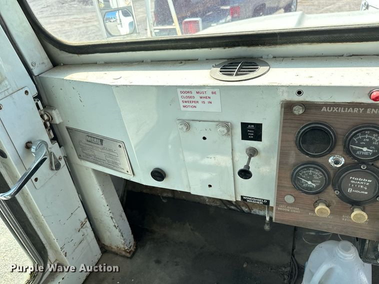 image for item NO9269 1988 Mobil Sweeper  street sweeper truck