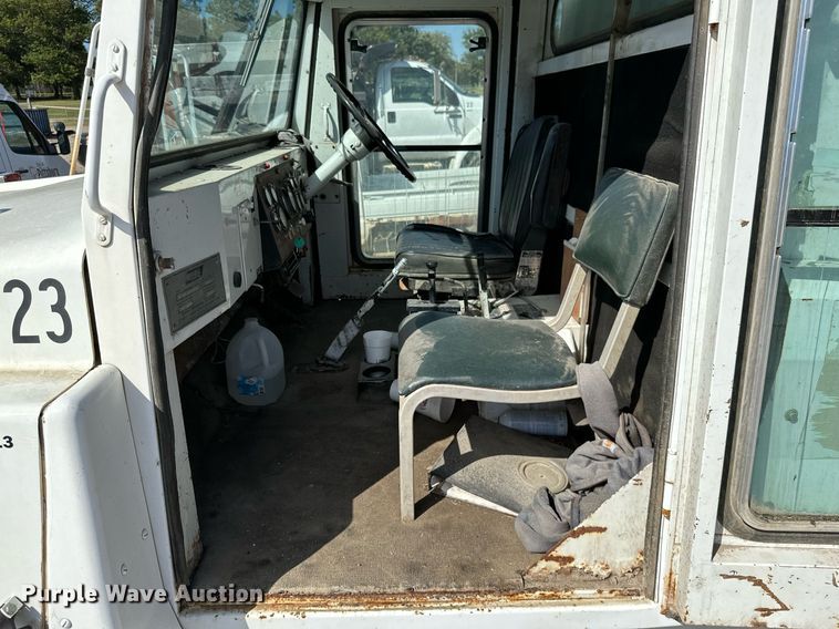 image for item NO9269 1988 Mobil Sweeper  street sweeper truck