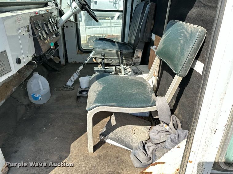 image for item NO9269 1988 Mobil Sweeper  street sweeper truck