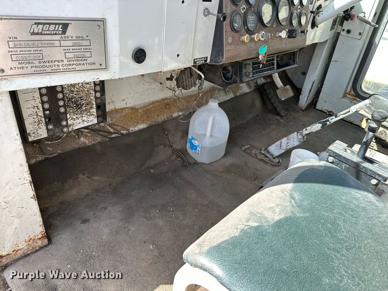 image for item NO9269 1988 Mobil Sweeper  street sweeper truck