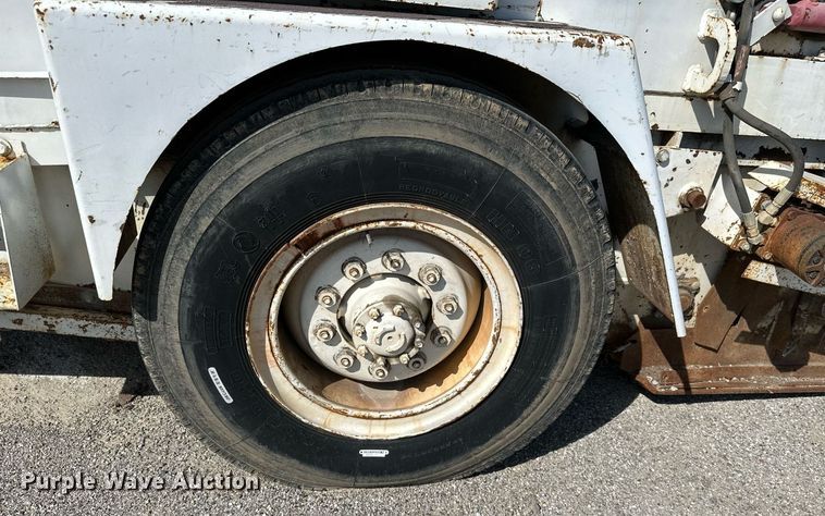 image for item NO9269 1988 Mobil Sweeper  street sweeper truck