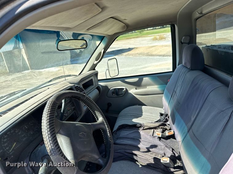 image for item NO9278 1999 Chevrolet C2500  utility bed pickup truck