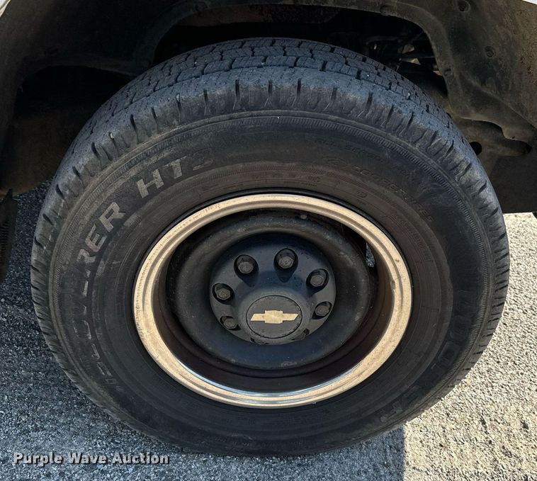 image for item NO9278 1999 Chevrolet C2500  utility bed pickup truck