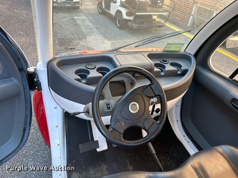 image for item NO9288 2012 Polaris Gem E2  golf cart