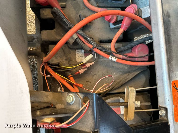 image for item NO9288 2012 Polaris Gem E2  golf cart