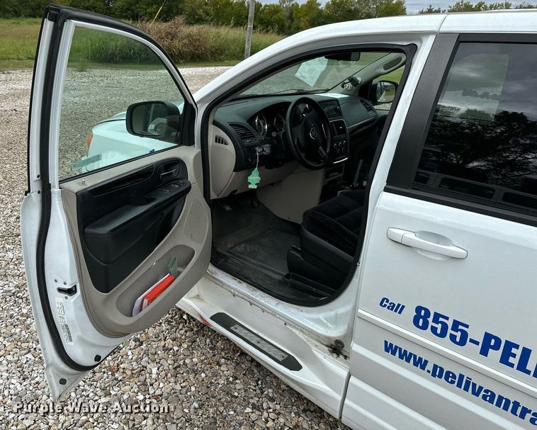 image for item NO9322 2014 Dodge Grand Caravan handicap accessible van