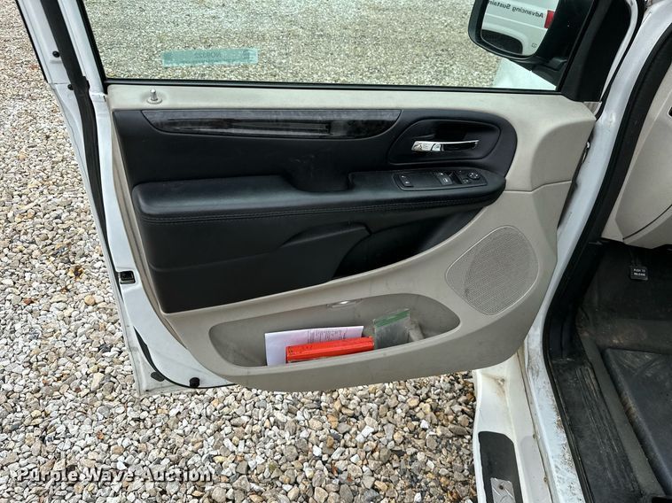 image for item NO9322 2014 Dodge Grand Caravan handicap accessible van