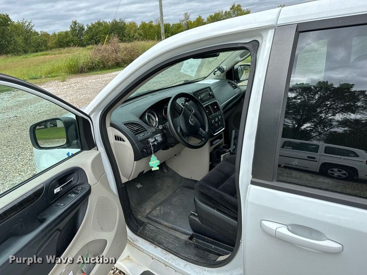 image for item NO9322 2014 Dodge Grand Caravan handicap accessible van