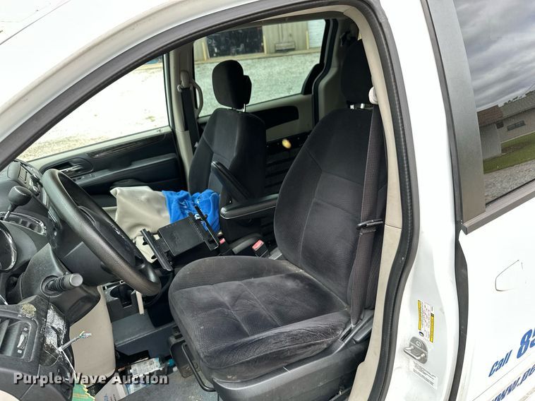 image for item NO9322 2014 Dodge Grand Caravan handicap accessible van