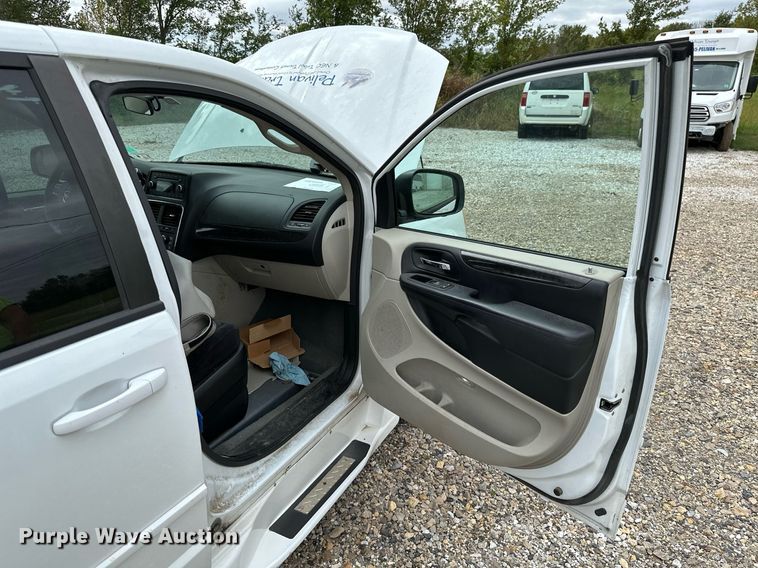 image for item NO9322 2014 Dodge Grand Caravan handicap accessible van