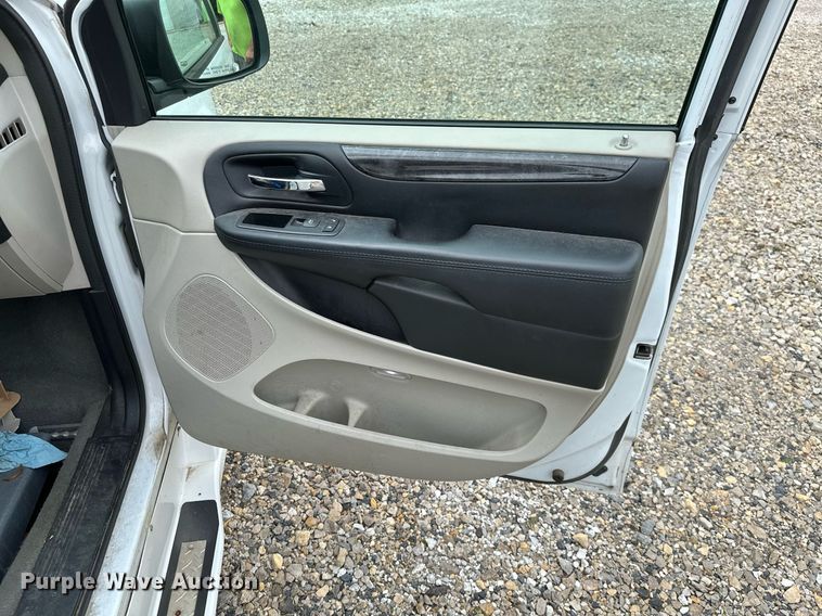 image for item NO9322 2014 Dodge Grand Caravan handicap accessible van