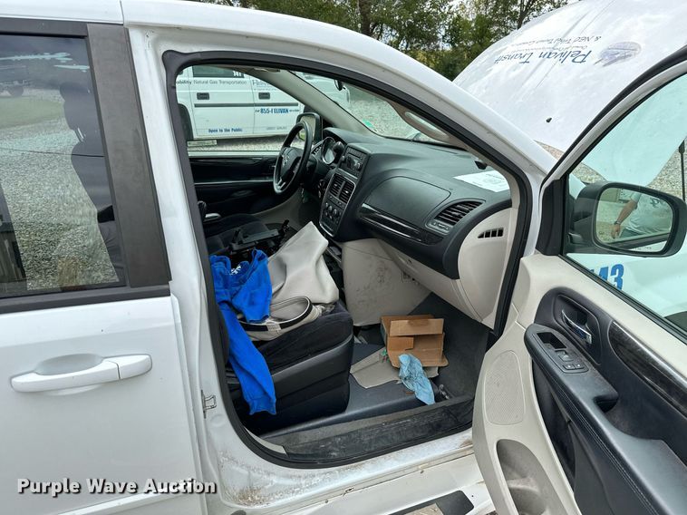 image for item NO9322 2014 Dodge Grand Caravan handicap accessible van