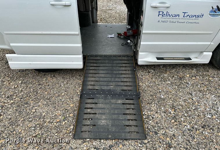 image for item NO9322 2014 Dodge Grand Caravan handicap accessible van