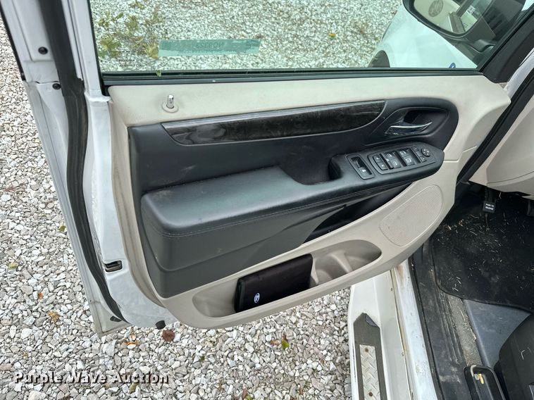 image for item NO9323 2018 Dodge Grand Caravan