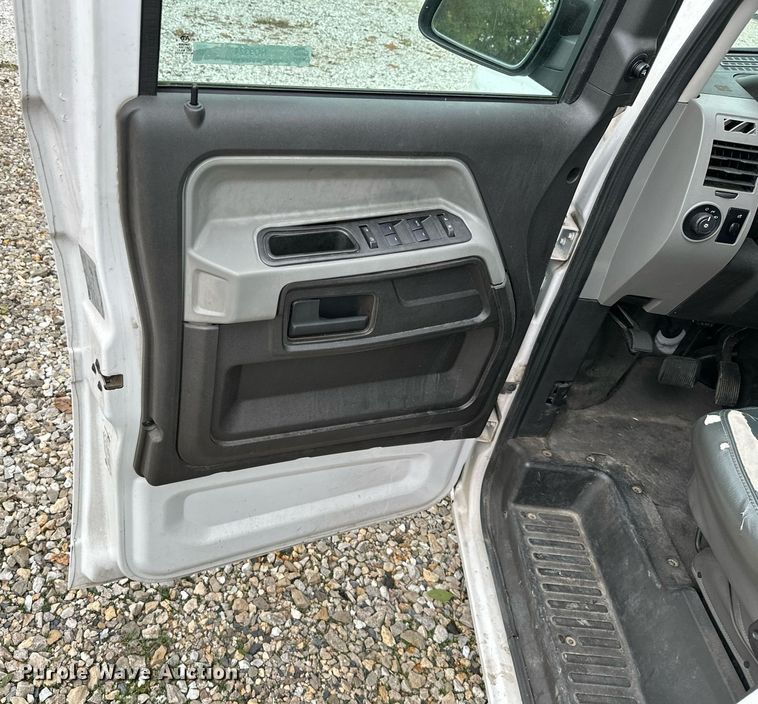 image for item NO9324 2012 VPG MV-1  handicap accessible van