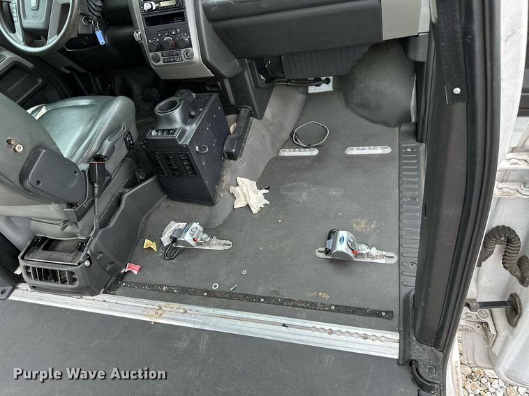 image for item NO9324 2012 VPG MV-1  handicap accessible van