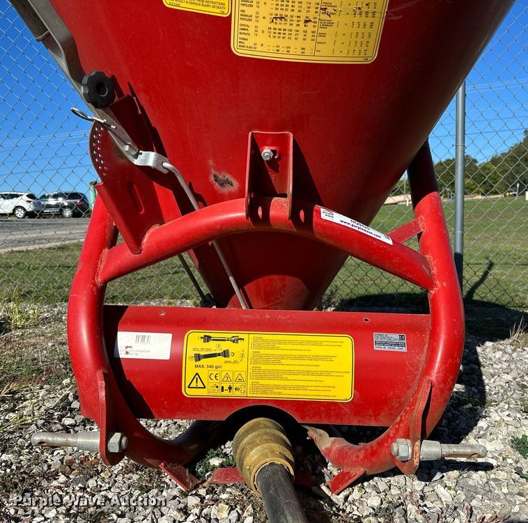 image for item NQ9425 Cosmo 500  spreader