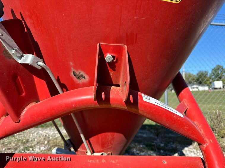 image for item NQ9425 Cosmo 500  spreader