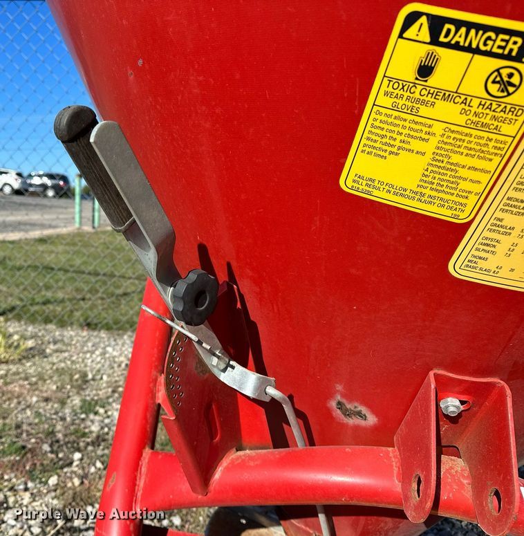 image for item NQ9425 Cosmo 500  spreader