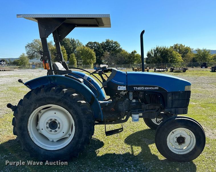 image for item NQ9426 2000 New Holland TN65  tractor