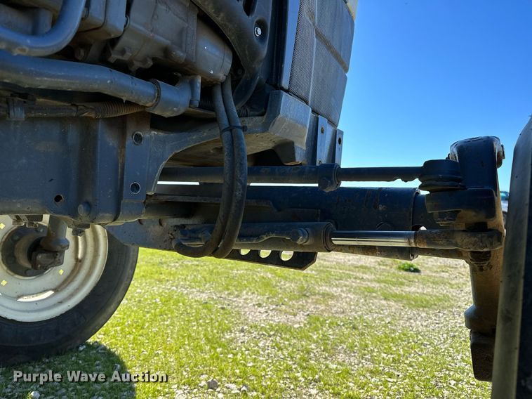 image for item NQ9426 2000 New Holland TN65  tractor