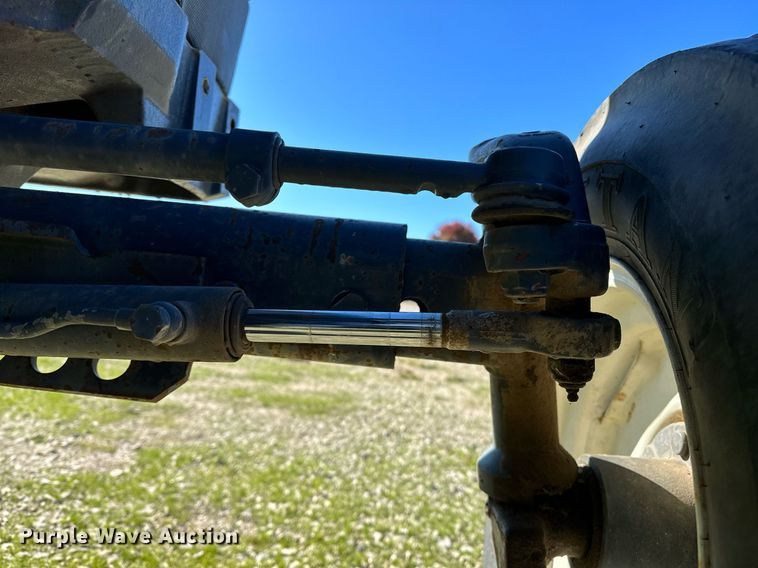 image for item NQ9426 2000 New Holland TN65  tractor