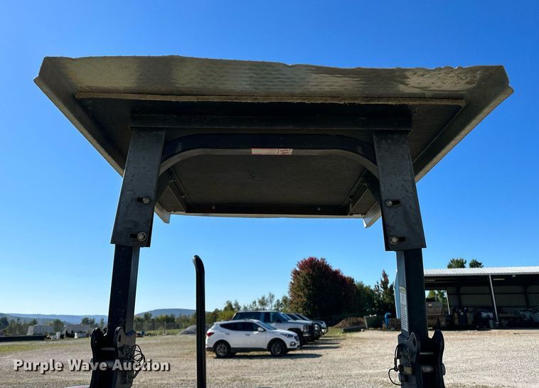 image for item NQ9426 2000 New Holland TN65  tractor