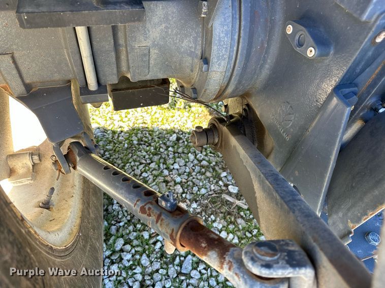 image for item NQ9426 2000 New Holland TN65  tractor